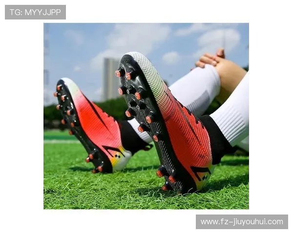 红黄黑三色融合耐克足球鞋展现动感速度与激情风采